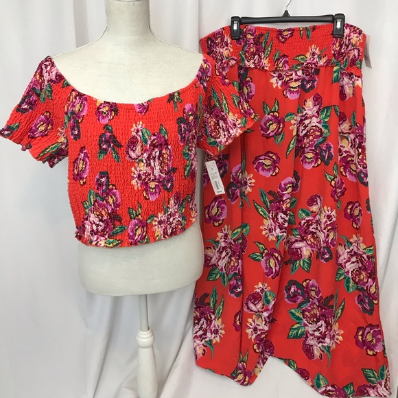 Xhilaration Dresses & Skirts - NWT Xhilaration 1X floral crop top and maxi skirt